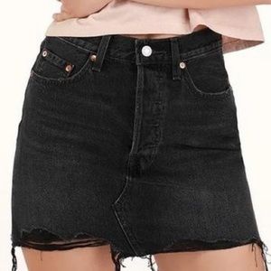 Levi’s high waisted black denim skirt